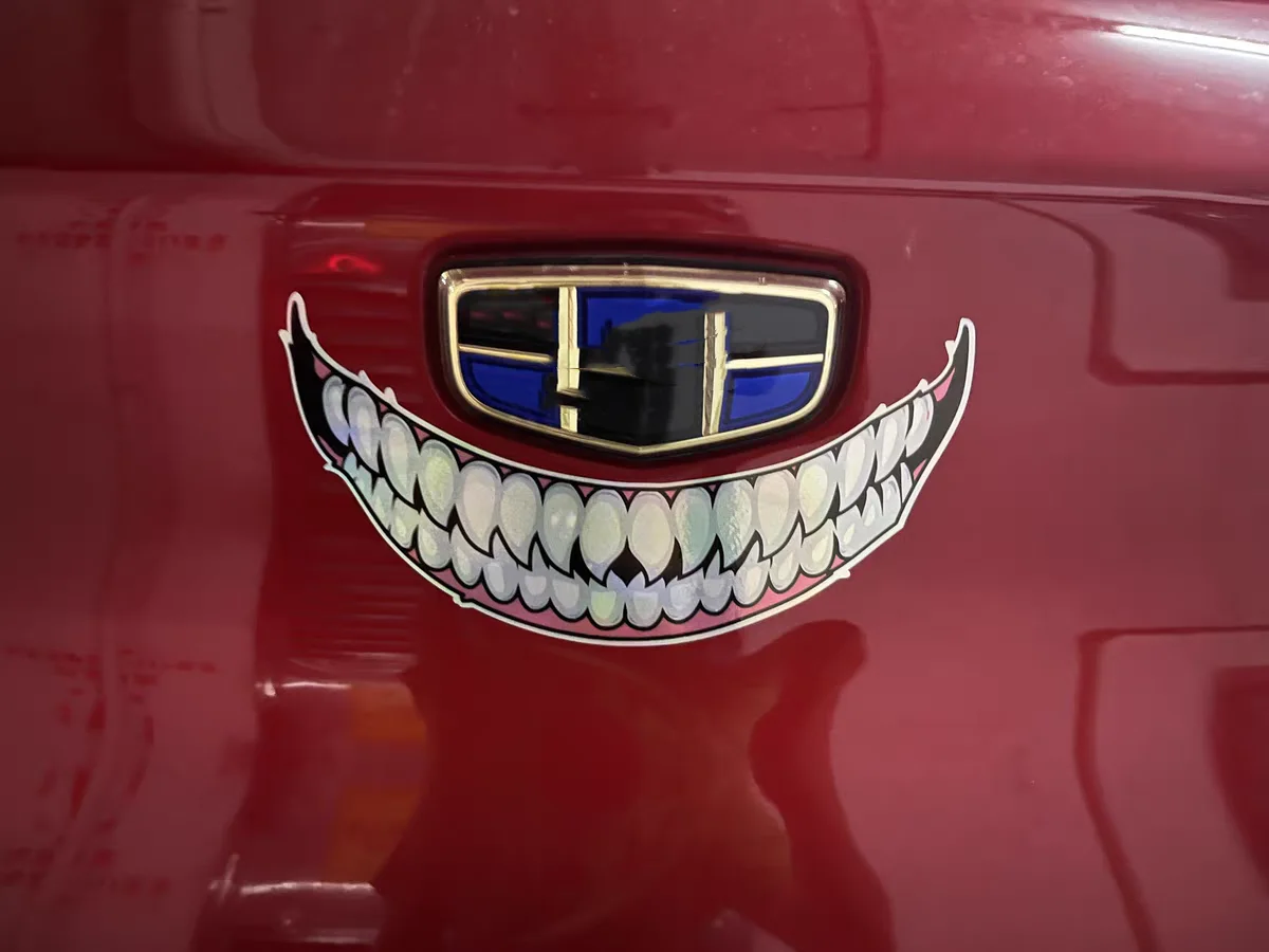 Motorcylce הקסדה הרע שיניים הלשון הרכב הגוף מדבקת החלון מירוץ קישוט אישיות סטיילינג מדבקות הרע שיניים מדבקות הקסדה התמונה 1